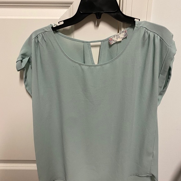 Women’s tops size Large - Picture 2 of 5